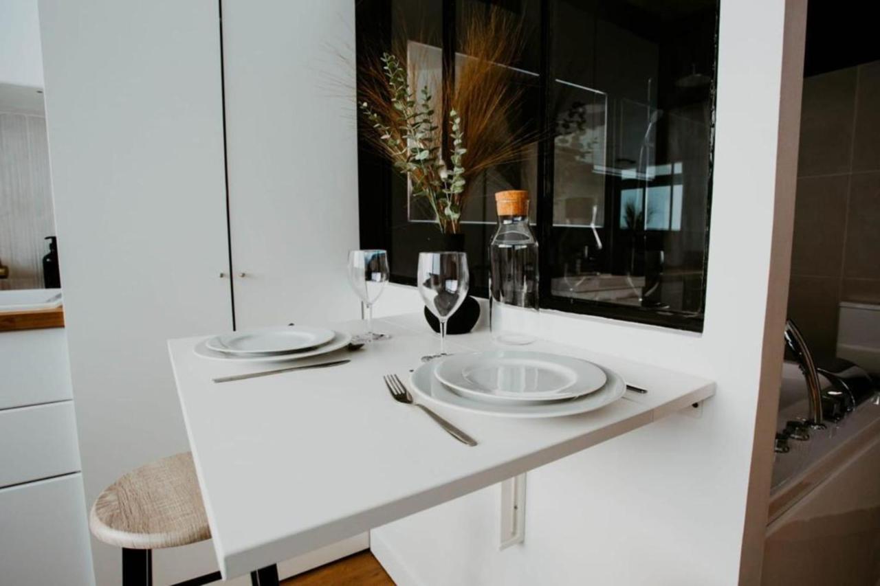 Sweet Love Room - Jacuzzi Privatif Montreuil  Exterior photo